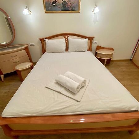 Yaroslav Osmomysl Square Apartments Lviv Eksteriør billede