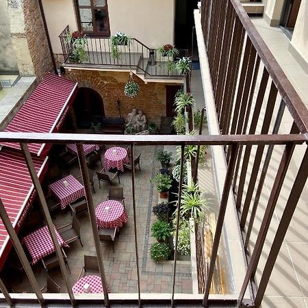 Yaroslav Osmomysl Square Apartments Lviv Eksteriør billede