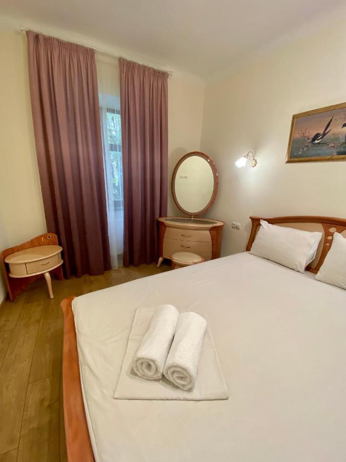 Yaroslav Osmomysl Square Apartments Lviv Eksteriør billede