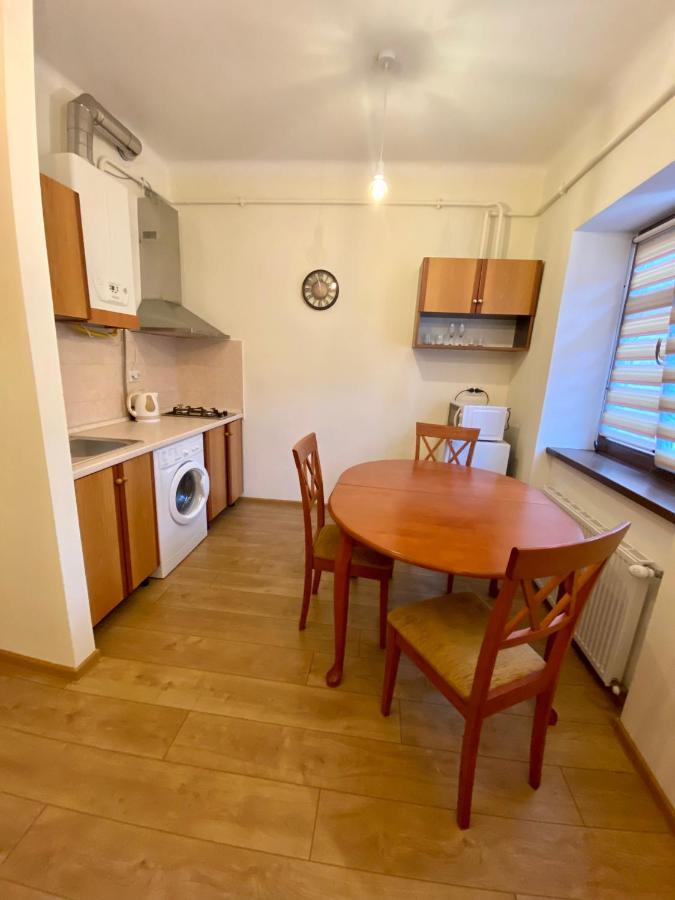 Yaroslav Osmomysl Square Apartments Lviv Eksteriør billede