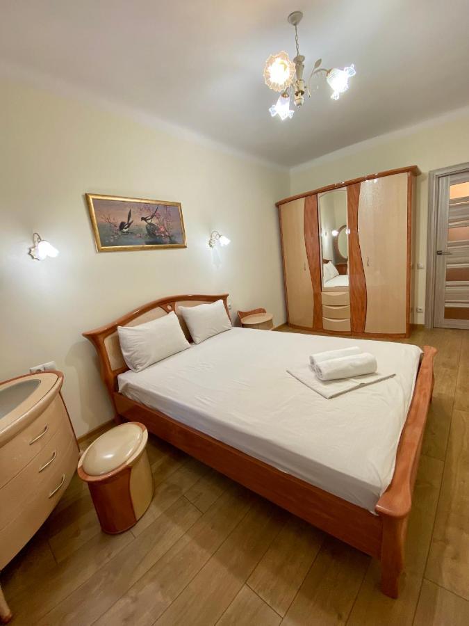 Yaroslav Osmomysl Square Apartments Lviv Eksteriør billede
