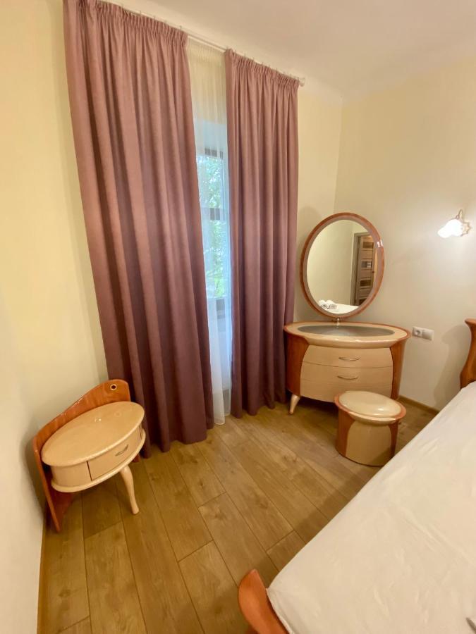Yaroslav Osmomysl Square Apartments Lviv Eksteriør billede