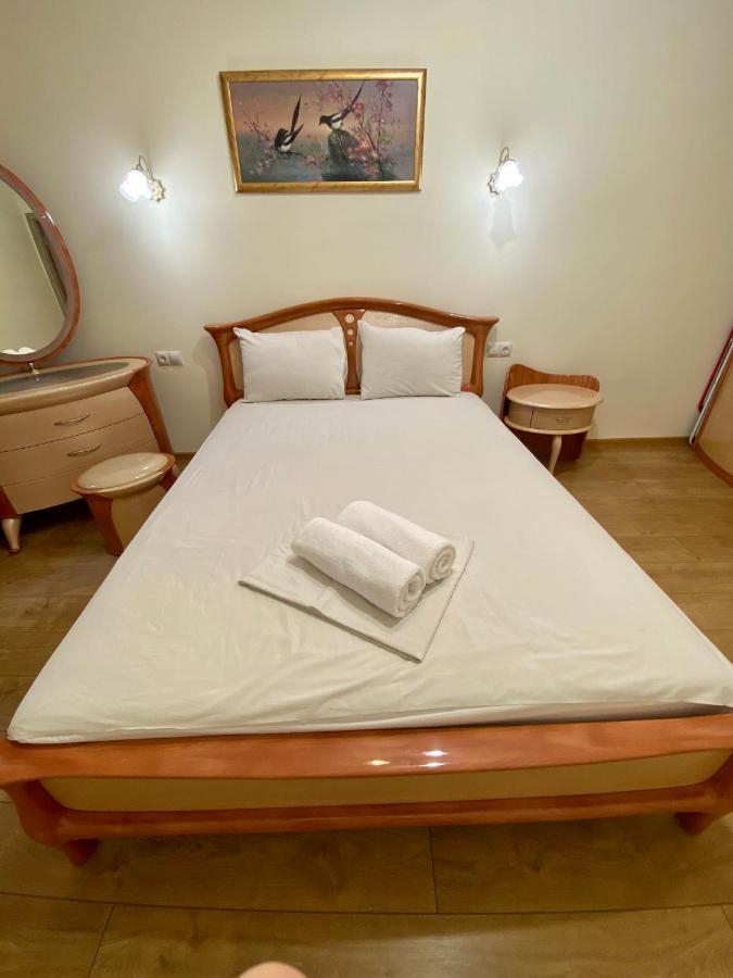 Yaroslav Osmomysl Square Apartments Lviv Eksteriør billede