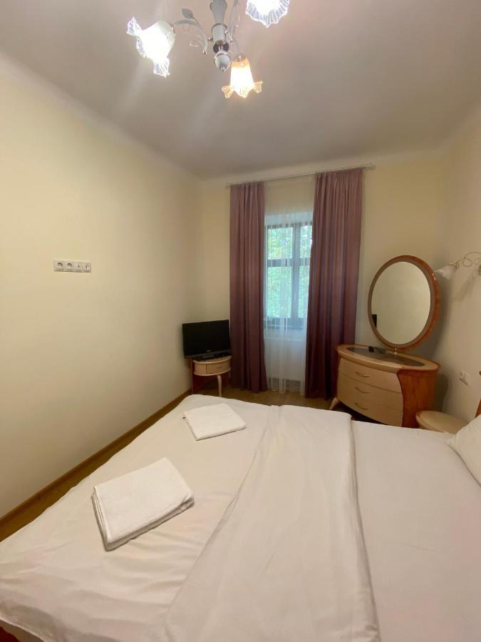 Yaroslav Osmomysl Square Apartments Lviv Eksteriør billede