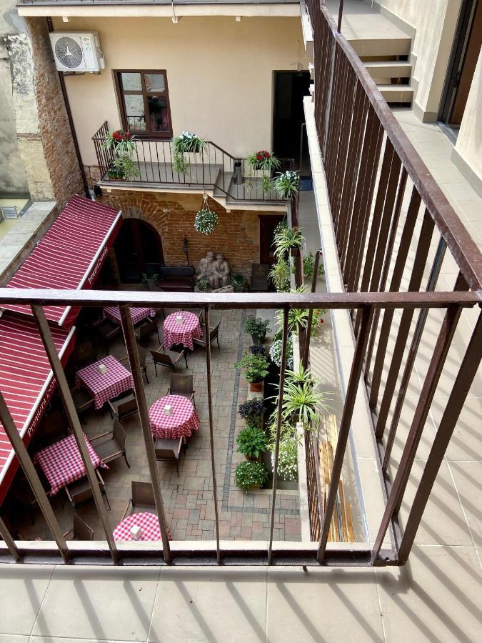 Yaroslav Osmomysl Square Apartments Lviv Eksteriør billede